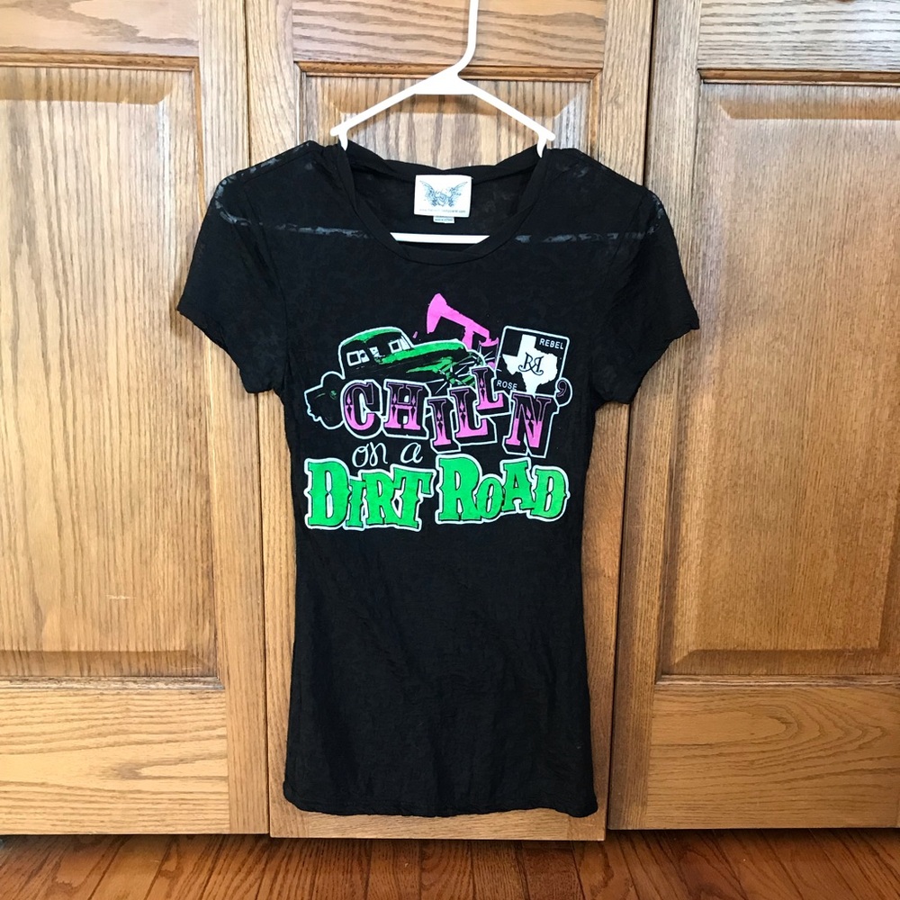Chillin’ on a dirt road short sleeve shirt